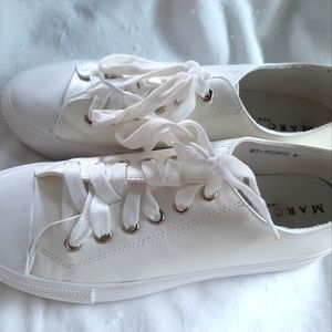 Marc Defang Classic White Sneaker Size 8 ladies